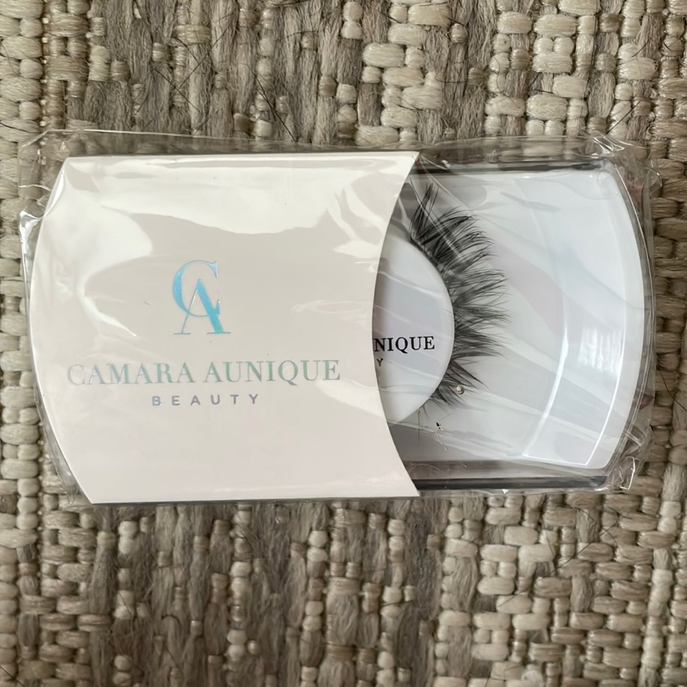 Camara Aunique Beauty -Mary Lash